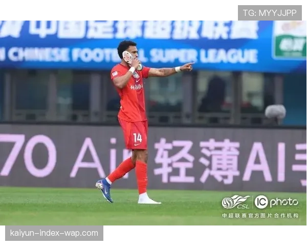 河南队纳萨里奥参与拼抢，中场大脑防守贡献度受关注